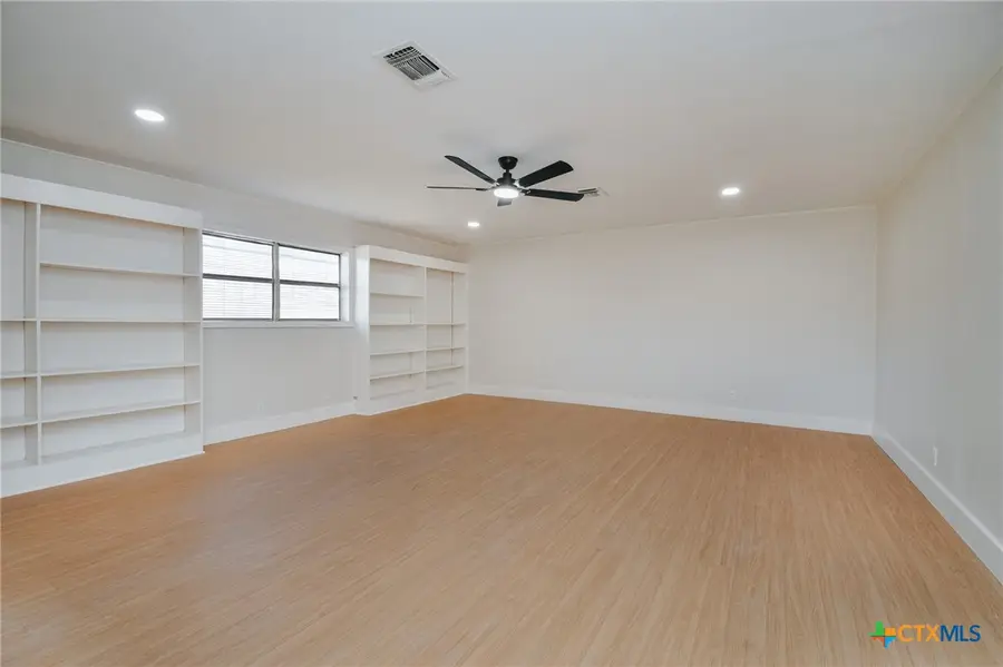 502 Berwick Street, Victoria, TX 77904 - #3