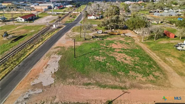 TBD S South St @ E Schleicher St, Yoakum, TX 77995