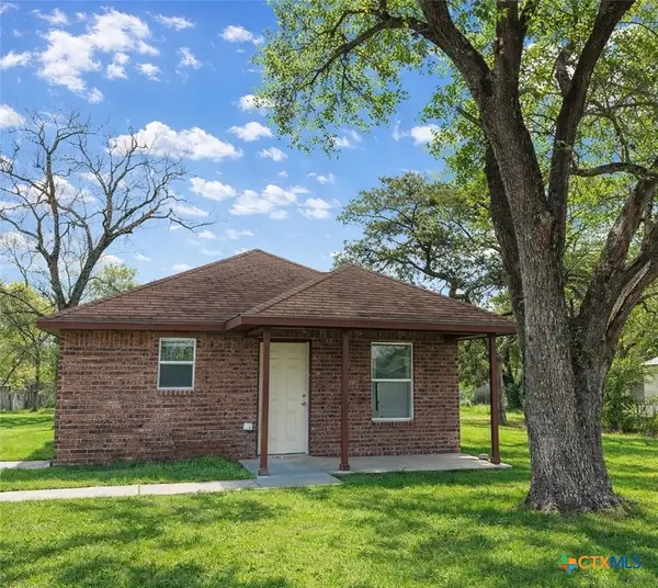 807 S Promenade Street, Hallettsville, TX 77964
