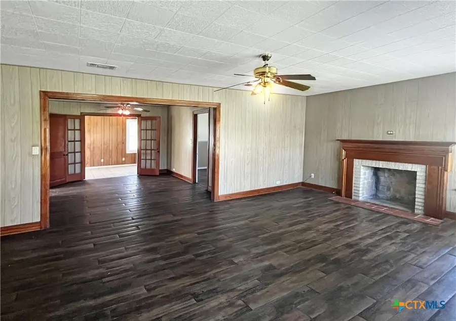 1915 & 1925 S Wall Street, Belton, TX 76513 - #2