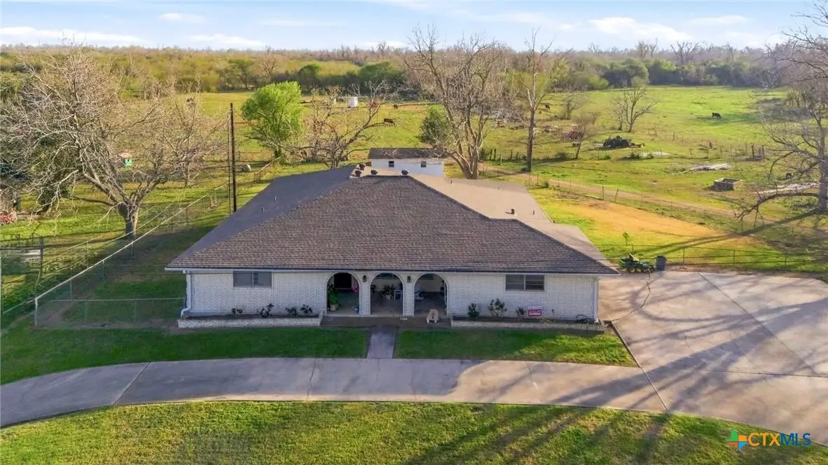 911 W Constitution Street, Victoria, TX 77901 - #1