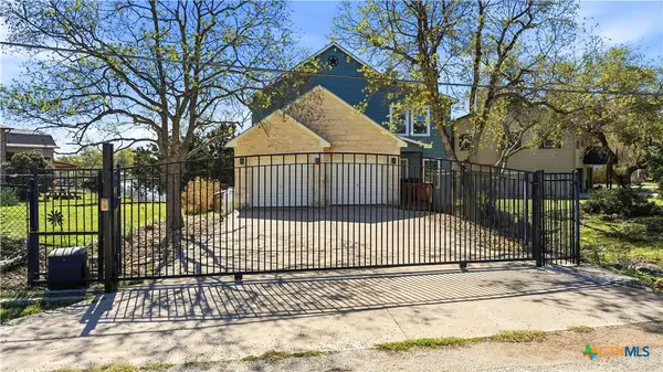 956 Lakebreeze Drive, Canyon Lake, TX 78133