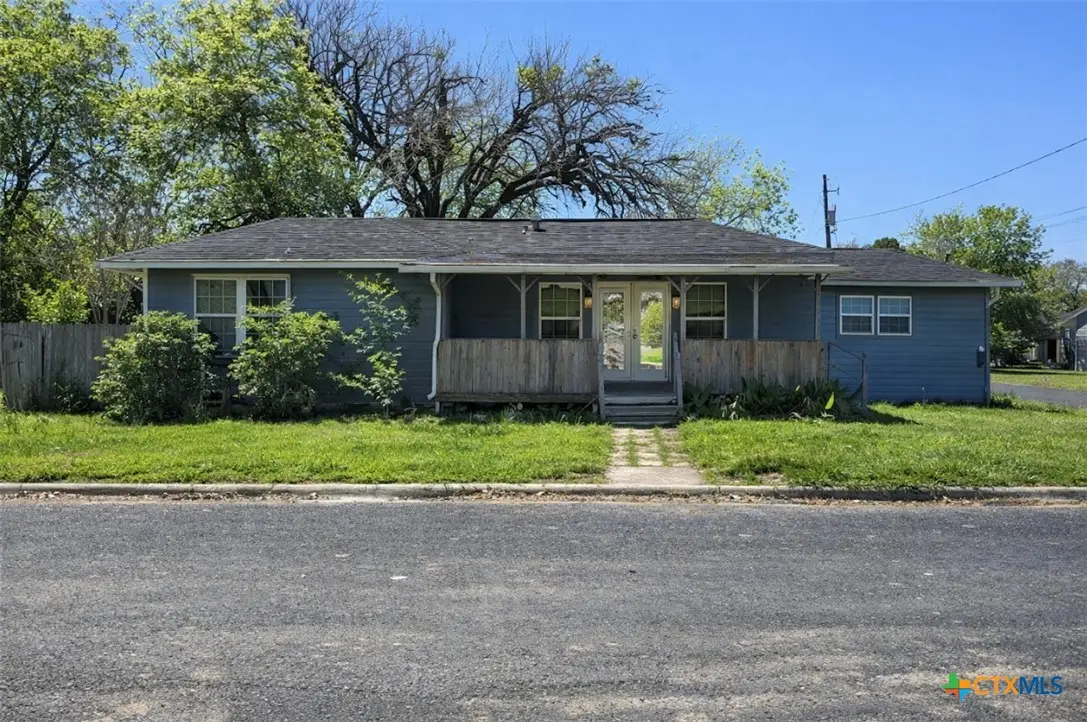 2001 E Forrest Street, Victoria, TX 77901 - #1