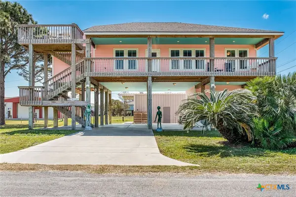 211 W Taylor Avenue, Port O'Connor, TX 77982