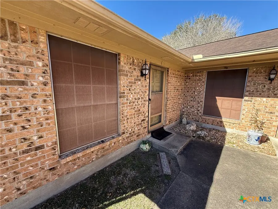 608 King Arthur Street, Victoria, TX 77904 - #2