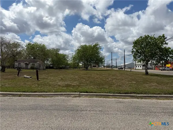 105 S Juanita Street, Port Lavaca, TX 77979