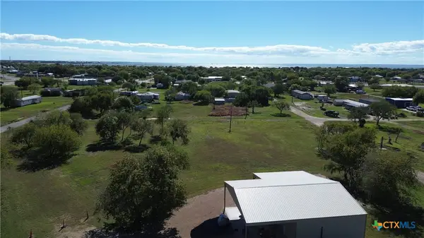 407 W Oakland Avenue, Seadrift, TX 77983