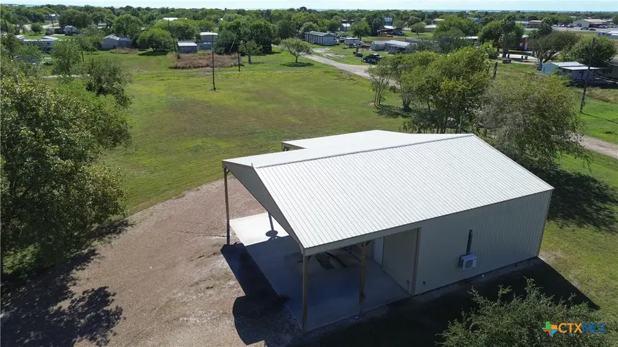 407 W Oakland Avenue, Seadrift, TX 77983 - #2