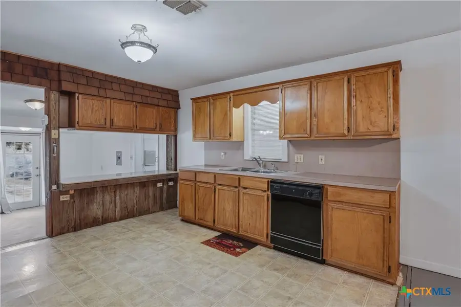 226 Thornton Street, Gonzales, TX 78629 - #3