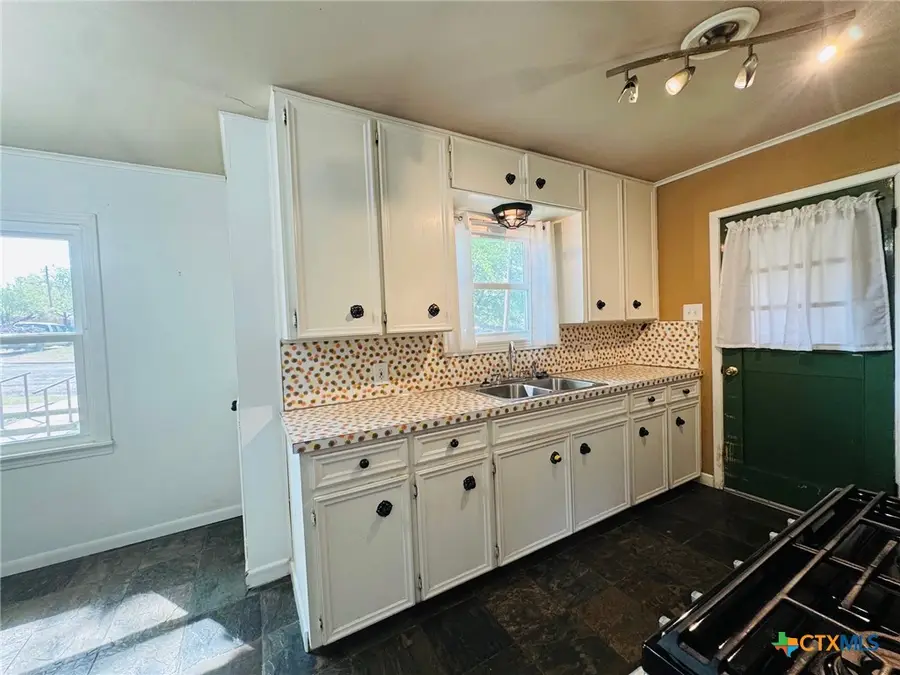 302 N 28th Street, Gatesville, TX 76528 - #2