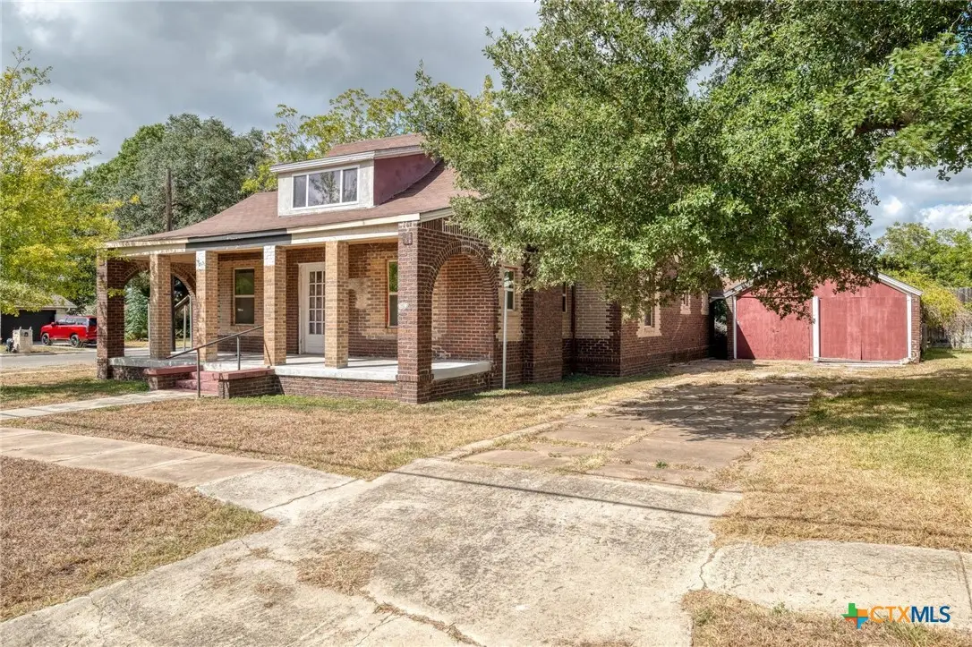 116 S Cypress Avenue, Luling, TX 78648 - #1