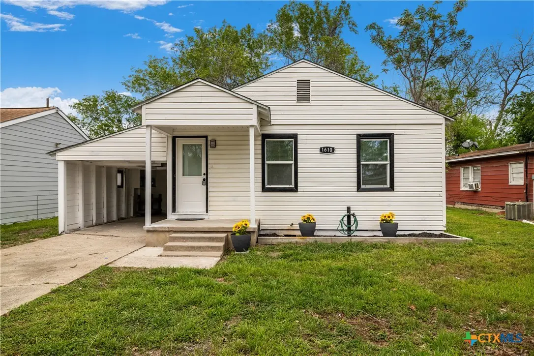 1610 E Rosebud Avenue, Victoria, TX 77901 - #1