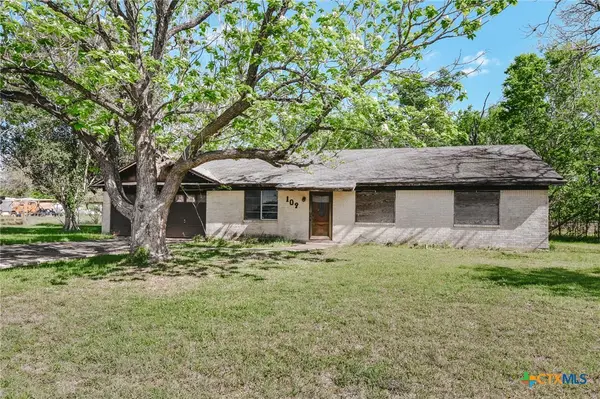 109 Sun Valley Drive, Victoria, TX 77904