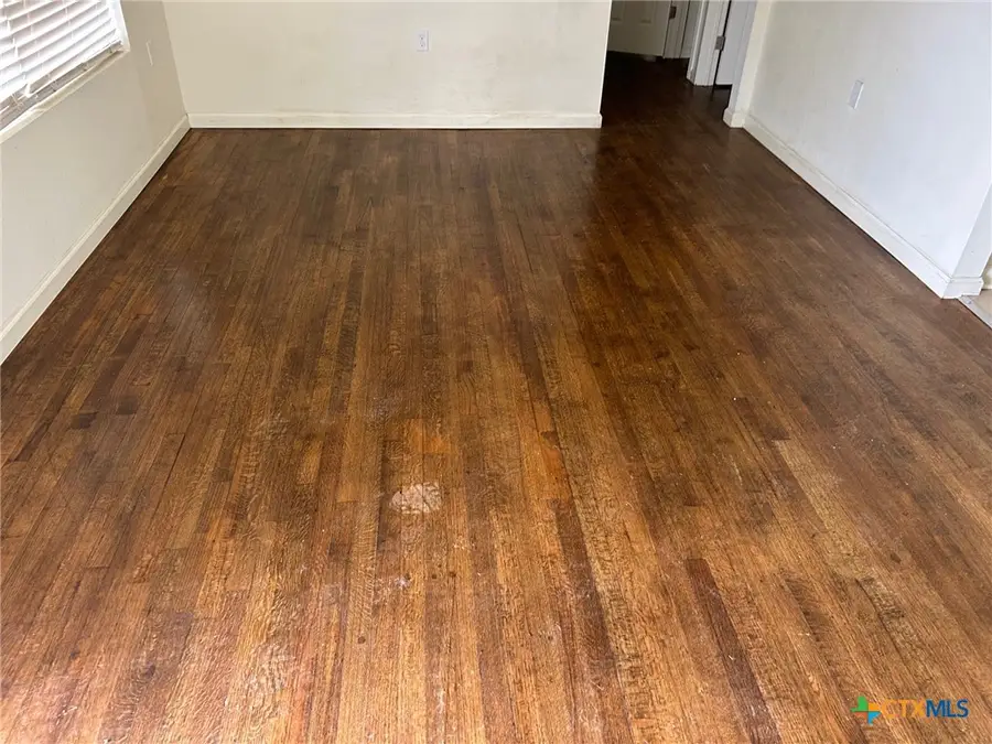 3007 E Mistletoe Avenue, Victoria, TX 77901 - #3