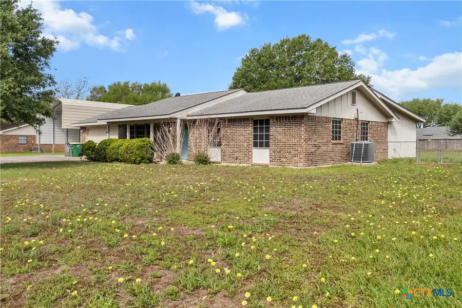 204 Berwick Street, Victoria, TX 77904 - #3