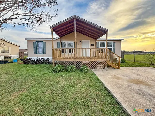 801 E Mesquite Lane, Victoria, TX 77901