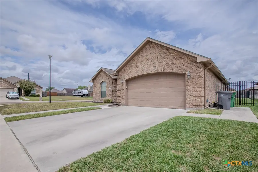 102 Luke Court, Victoria, TX 77904 - #2