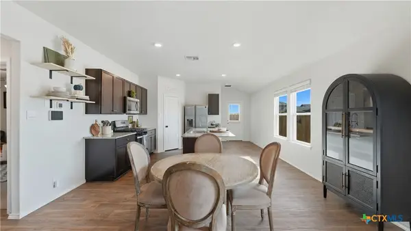 150 Legendary Trail Loop, Floresville, TX 78114