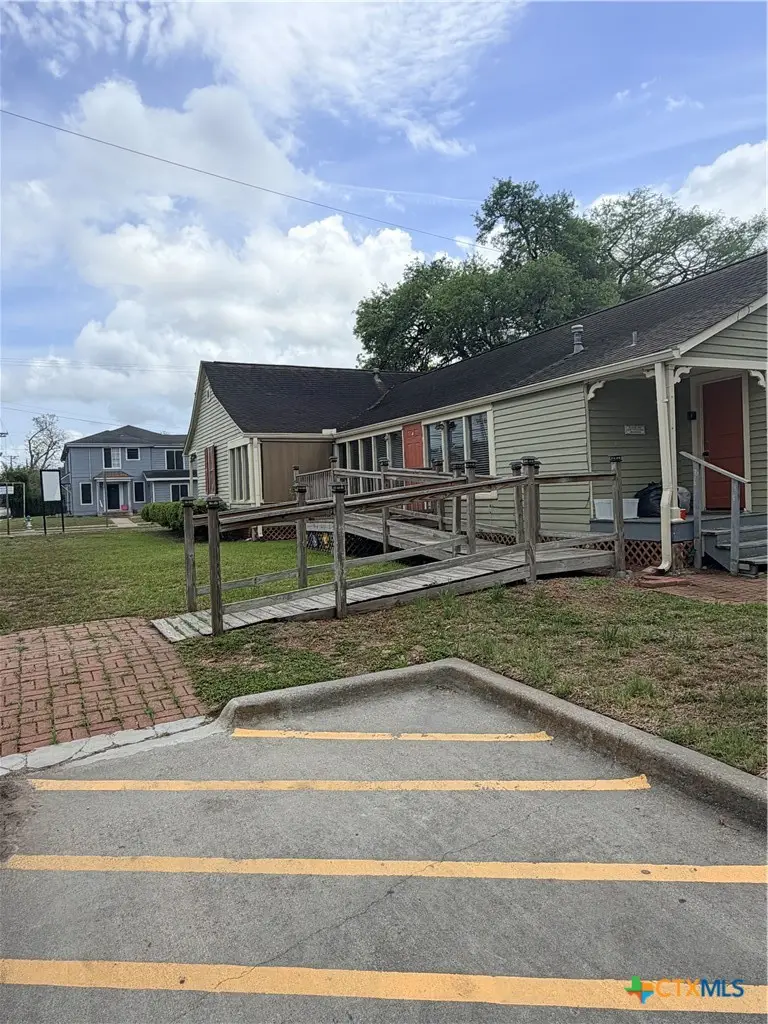 607 N Bridge, Victoria, TX 77901 - #2