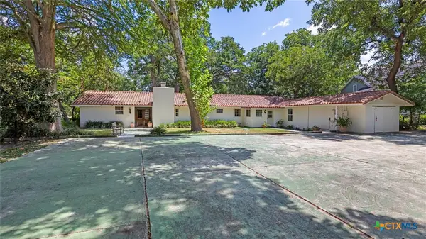 2323 Terminal Loop Road, McQueeney, TX 78123