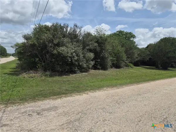 201 Berkshire Lane, Victoria, TX 77904