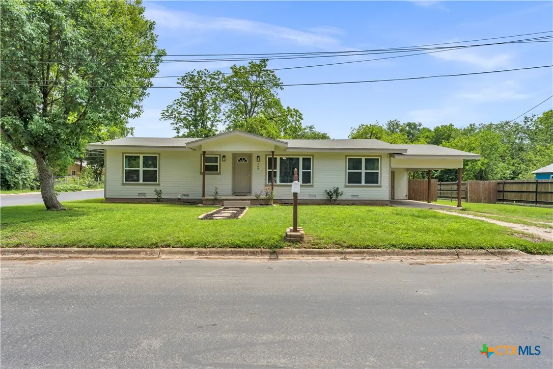 209 E Live Oak Street, Burnet, TX 78611 - #1