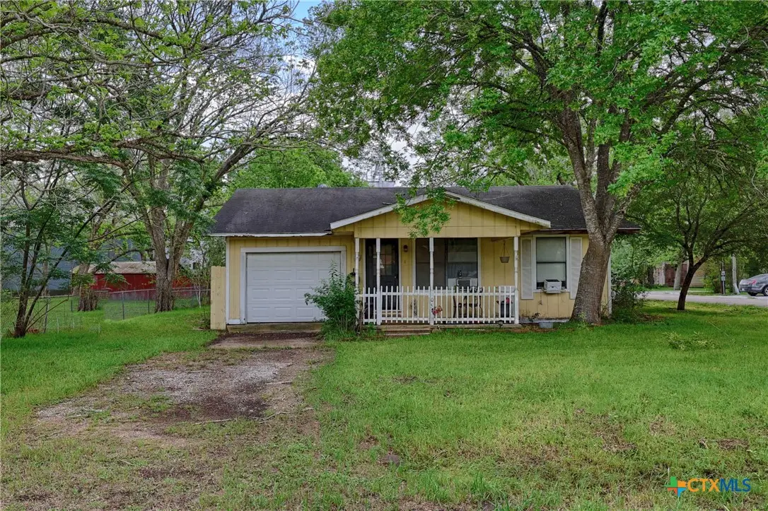 405 W Live Oak Street, Moulton, TX 77975 - #1