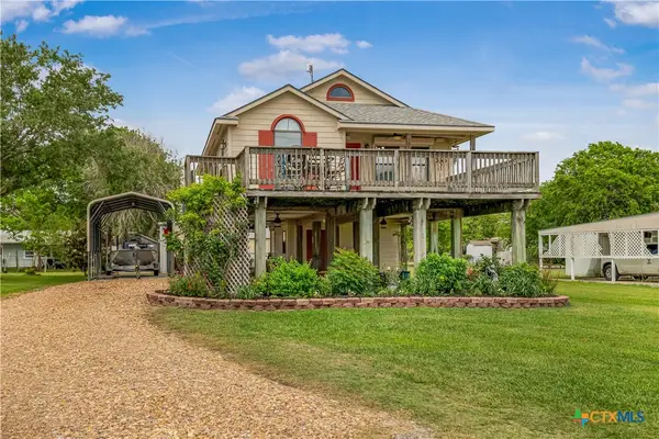 205 E Bay Avenue, Seadrift, TX 77983