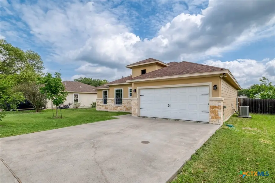 902 Fannin Street, Lockhart, TX 78644 - #3