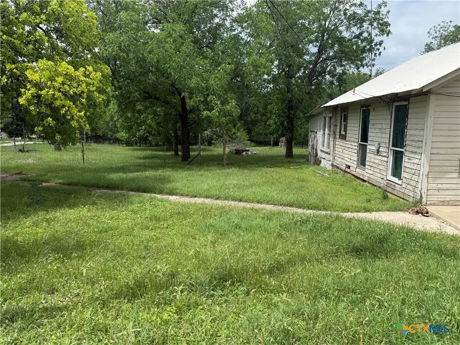 805 W Avenue C, Lampasas, TX 76550 - #3