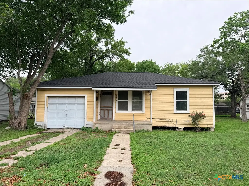 2406 E Brazos, Victoria, TX 77901 - #1