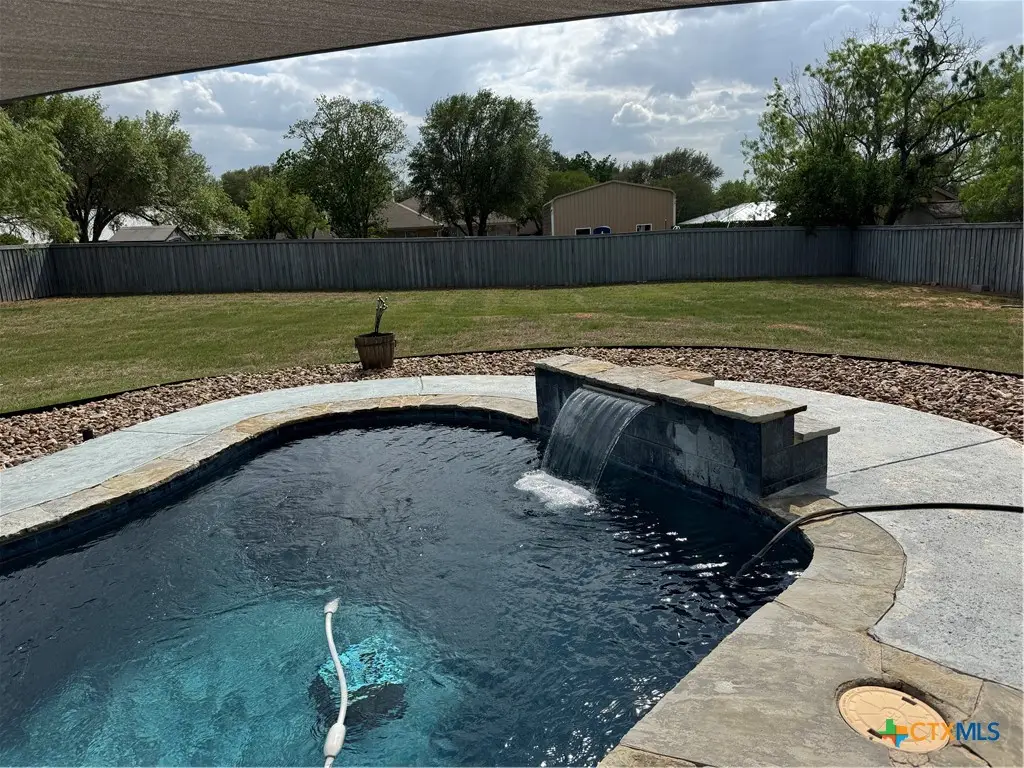 107 Oakview Drive, Floresville, TX 78114 - #1