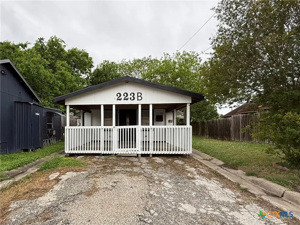 223 N Benavides Street #B, Port Lavaca, TX 77979 - #1