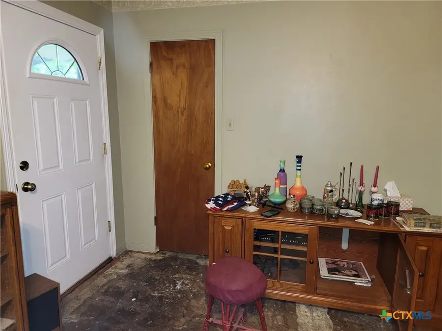 604 W Avenue B, Lampasas, TX 76550 - #3