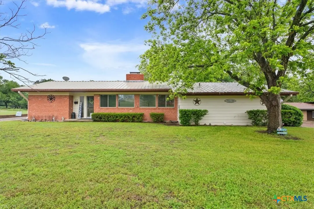 210 E Leon Street, Gatesville, TX 76528 - #1