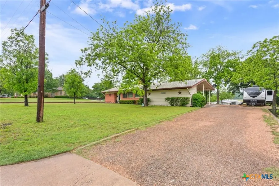 210 E Leon Street, Gatesville, TX 76528 - #3