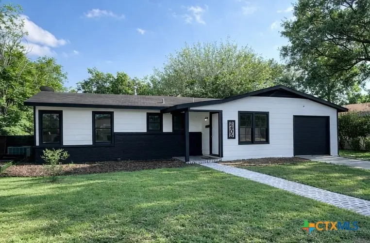 2405 E Mimosa Avenue, Victoria, TX 77901 - #1