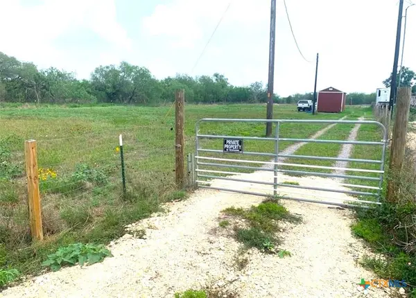 10143 Us 59, Fannin, TX 77960