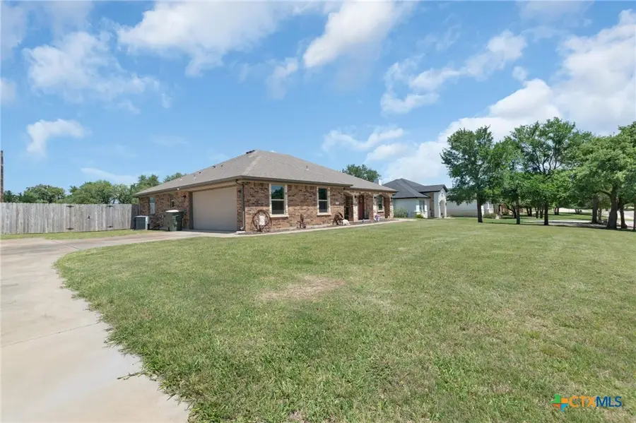 7 Deb Lynn Avenue, Lampasas, TX 76550 - #3