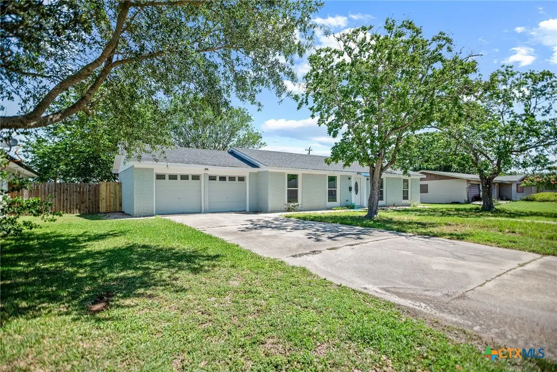 210 Travis Street, Port Lavaca, TX 77979 - #1