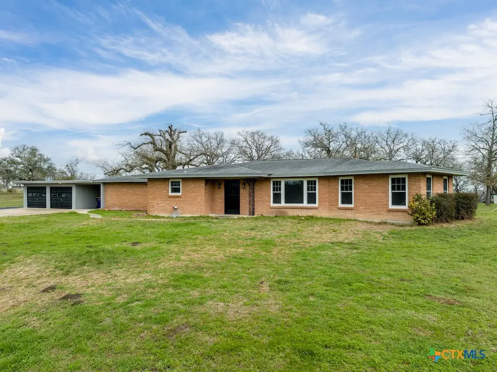 3534 Us Highway 90a, Gonzales, TX 78629 - #1