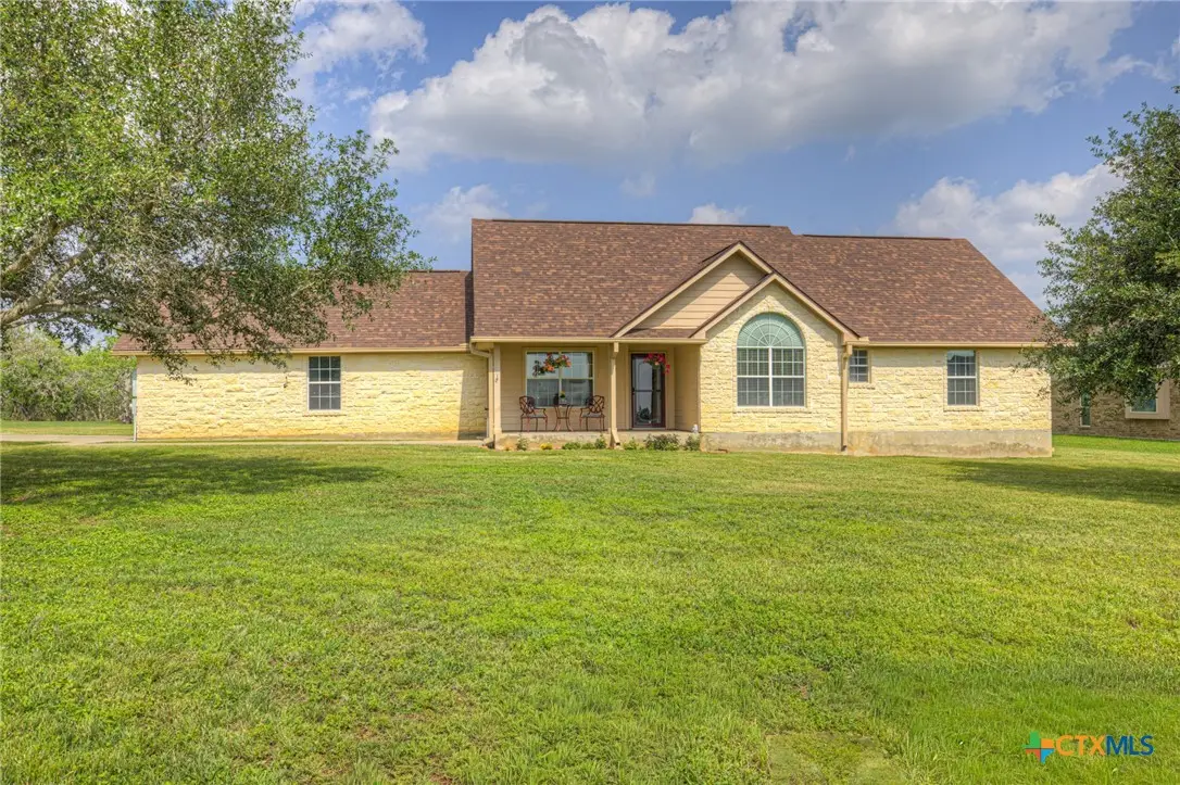 175 Creekwood Drive, Gonzales, TX 78629 - #1