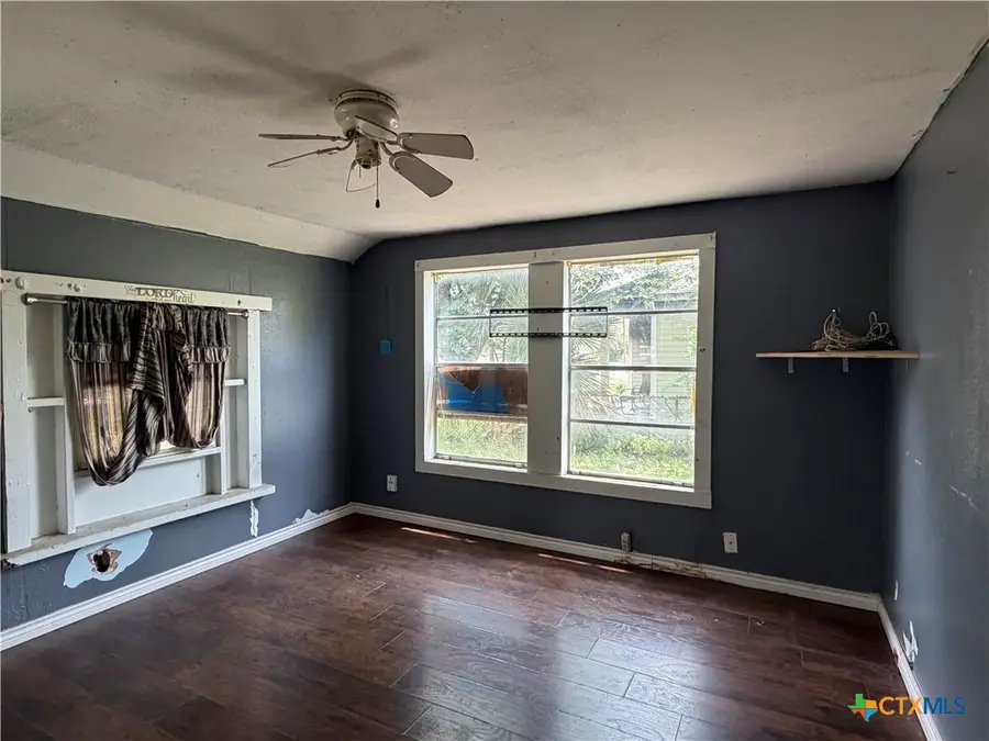 1109 E Power Avenue, Victoria, TX 77901 - #2