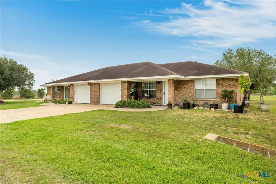 123 & 125 6th Street, Vanderbilt, TX 77991 - #3