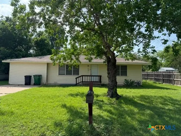 1102 N Houston, Cameron, TX 76520