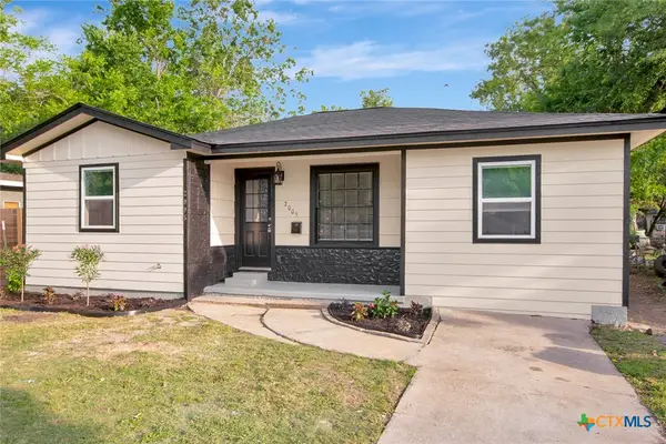 2005 Navidad Street, Victoria, TX 77901