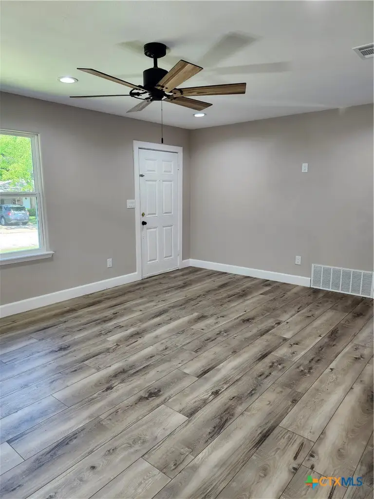 209 W Victory Avenue, Temple, TX 76501 - #2