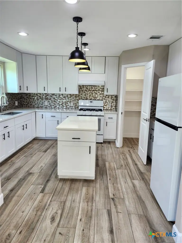 209 W Victory Avenue, Temple, TX 76501 - #3