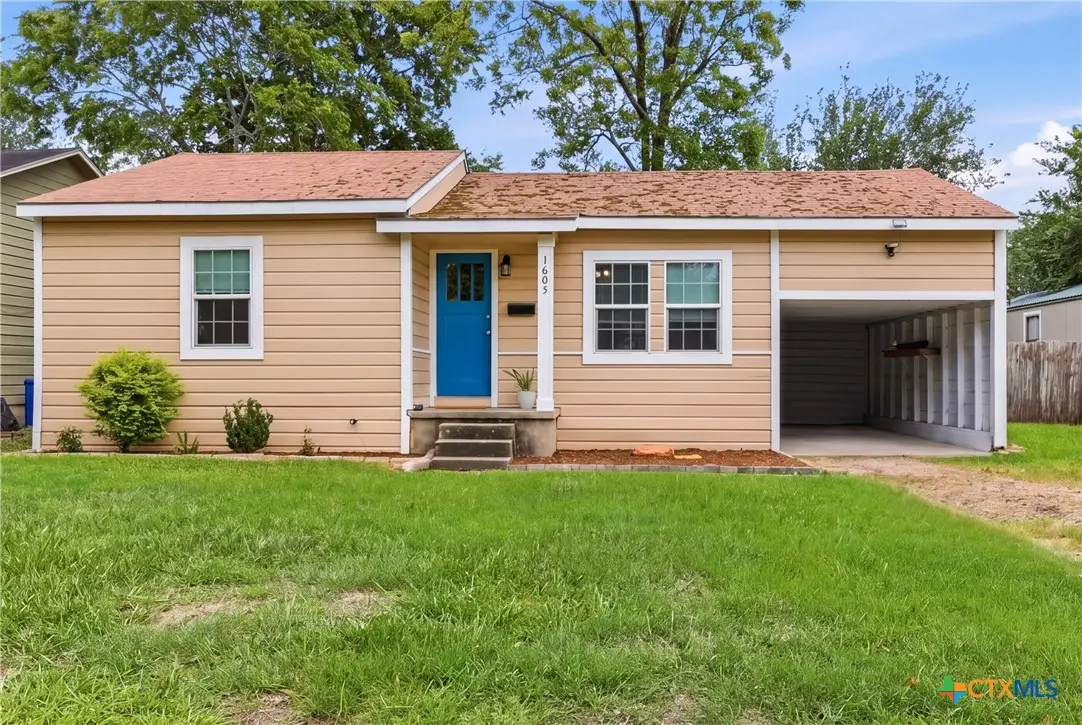 1605 E Mistletoe Avenue, Victoria, TX 77901 - #1