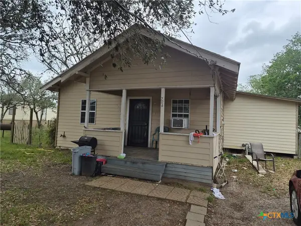 706 Mathew, Yoakum, TX 77995